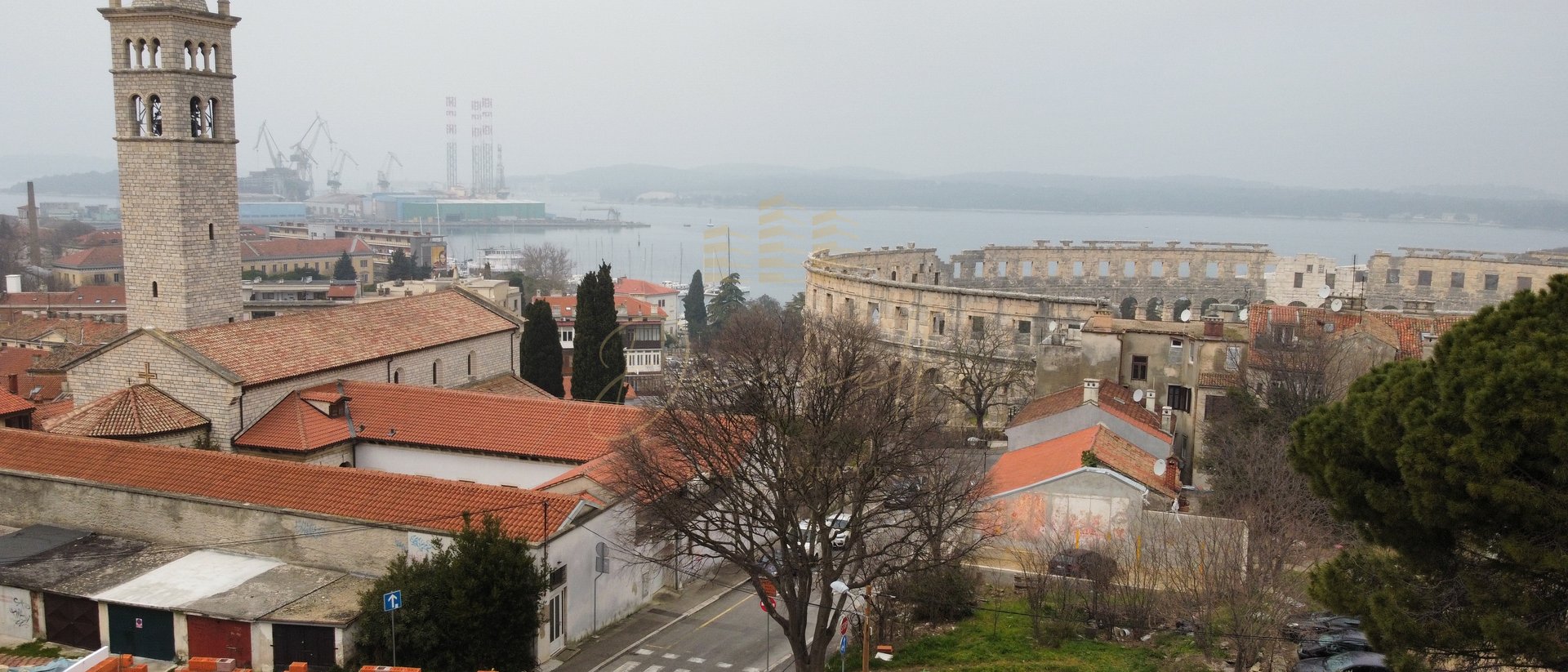 Building land in the center of Pula