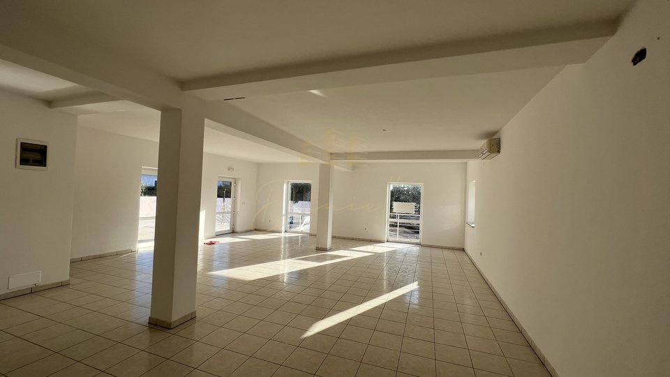 Commercial Property, 95 m2, For Sale, Novigrad